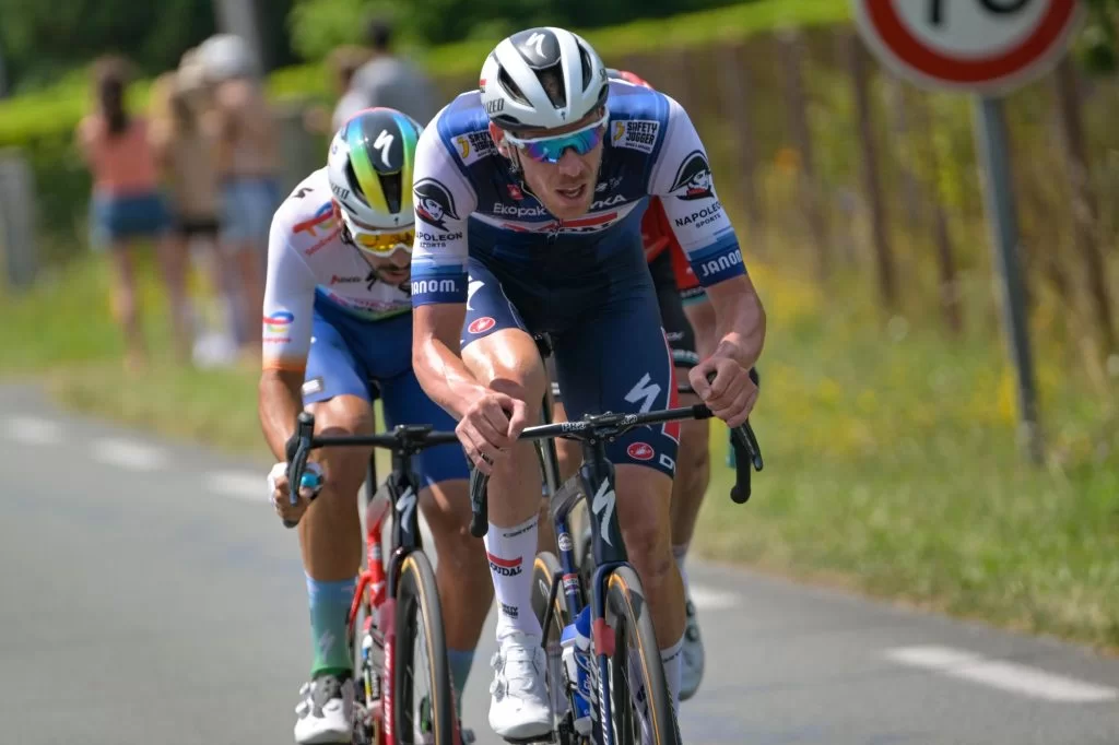 Ensemble cuissard vélo et maillot cyclisme pro DECEUNINCK QUICK STEP