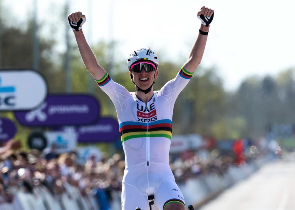Tadej Pogacar s&rsquo;impose par KO sur le Tour des Flandres 2025