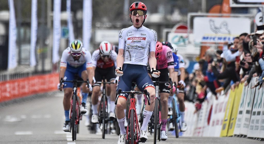 Mattias Skjelmose facile &agrave; Antibes sur Tour des Alpes Maritimes et du Var