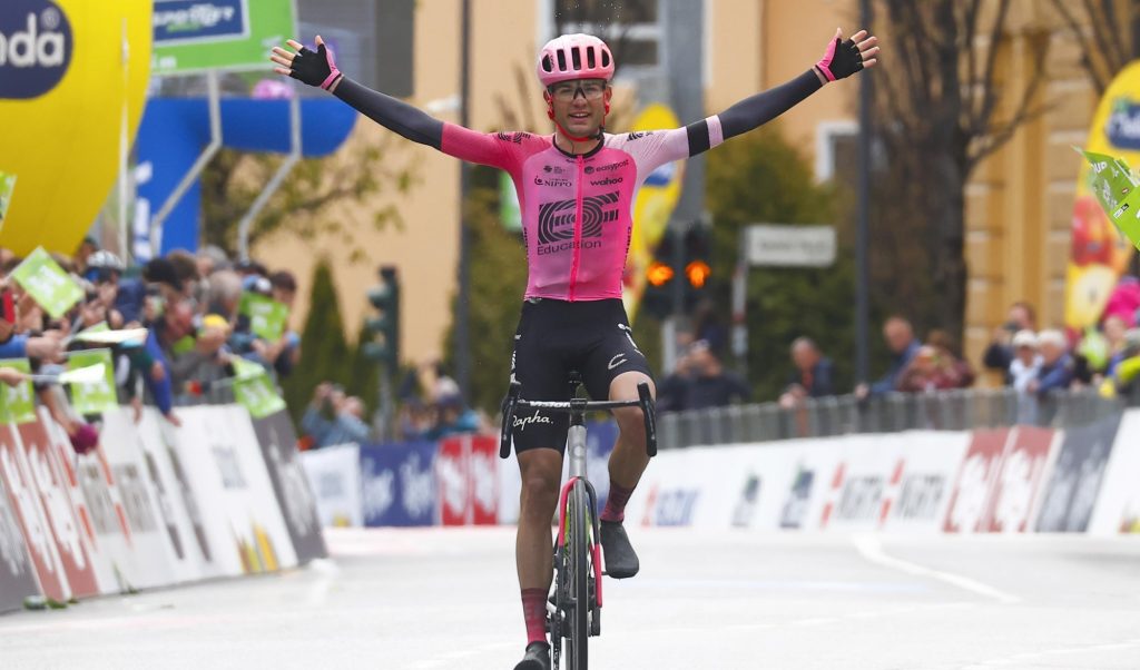 Simon Carr profite de l&rsquo;&eacute;chapp&eacute;e et s&rsquo;impose sur la 5e &eacute;tape du Tour des Alpes