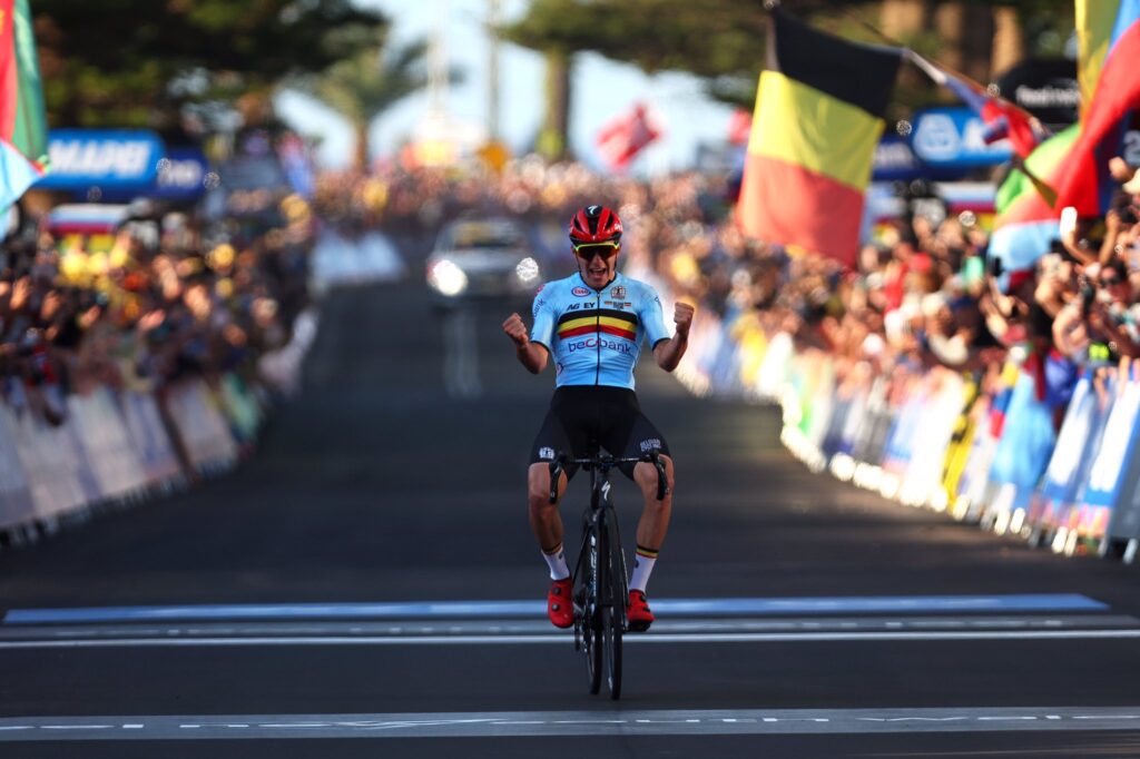 Remco Evenepoel champion du monde avec la mani&egrave;re