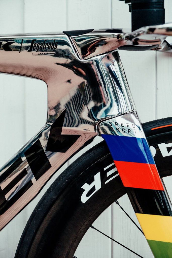 L&rsquo;attribut alt de cette image est vide, son nom de fichier est ellen-van-dijk-trek-speed-concept-bike-2023-1-683x1024.jpg.
