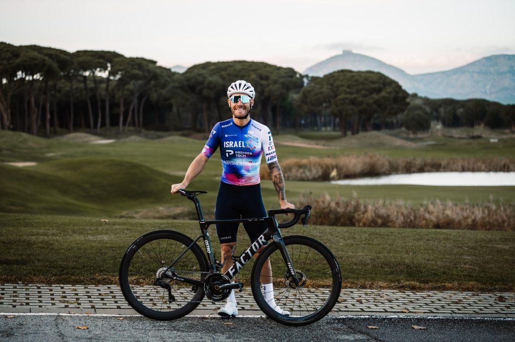 Israel-Premier Tech a d&eacute;voil&eacute; son maillot pour la saison 2023. Photo : IPT