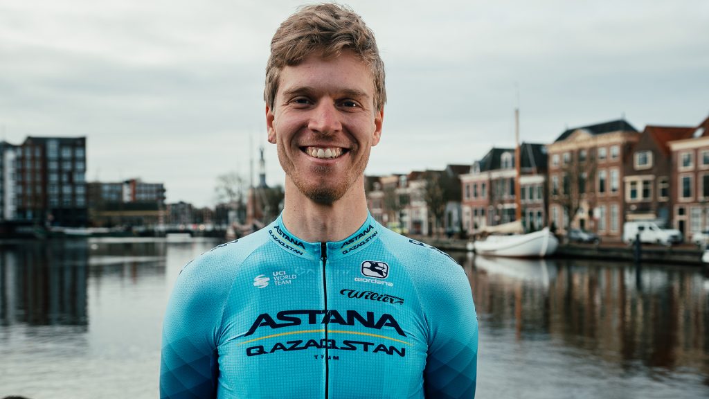 Cees Bol suit Mark Cavendish chez Astana