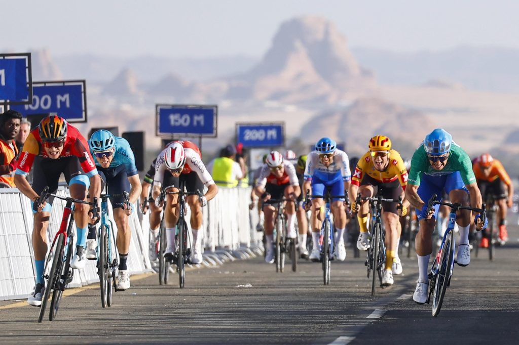 Jonathan Milan se paie Groenewegen sur la 2e &eacute;tape du Saudi Tour