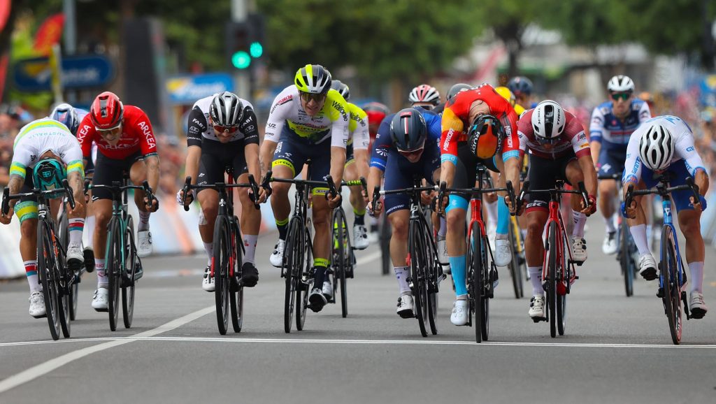 Phil Bauhaus surprend Caleb Ewan sur la 1e &eacute;tape du Tour Down Under 2023