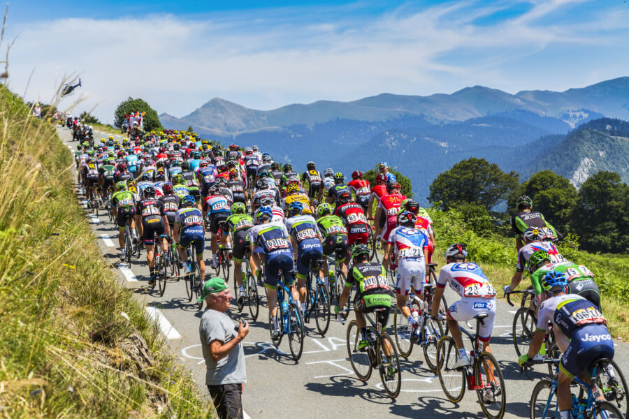 Quels sont les d&eacute;fis auxquels sont confront&eacute;s les coureurs lors du Tour de France ?