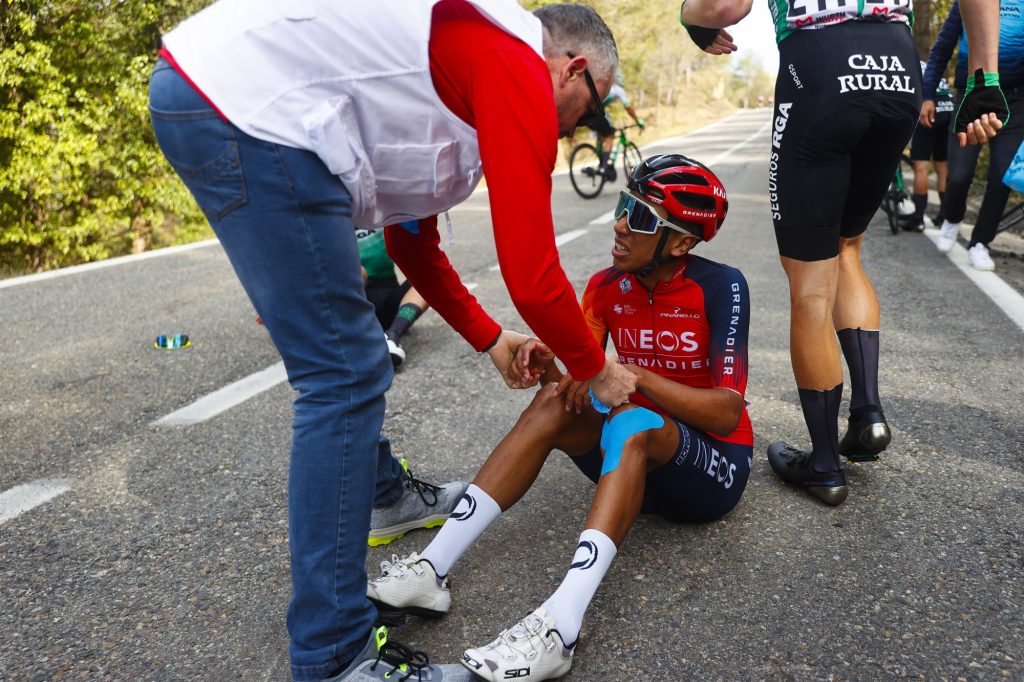 Egan Bernal chute et abandonne sur le Tour de Catalogne