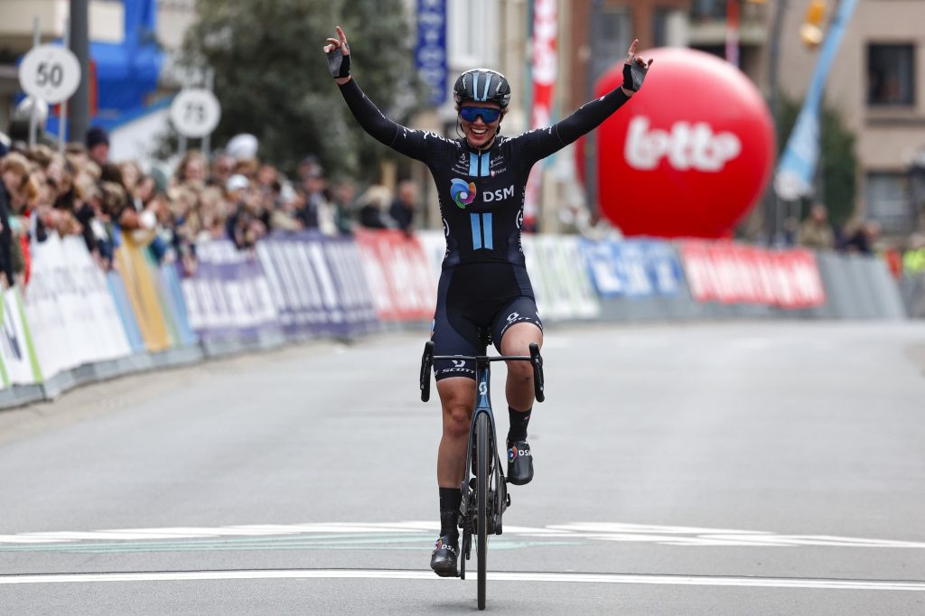 Pfeiffer Georgi s&rsquo;offre en solitaire la Classic Brugge-De Panne Femmes