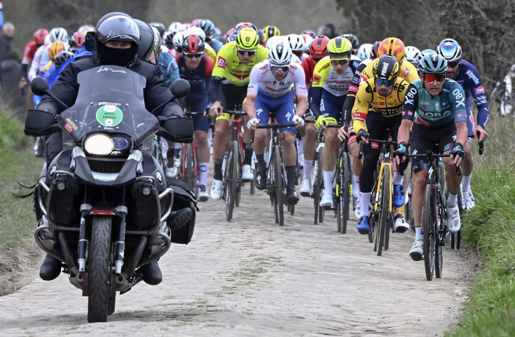 Sur quelles cha&icirc;nes TV regarder le Grand Prix de Denain 2023 ?