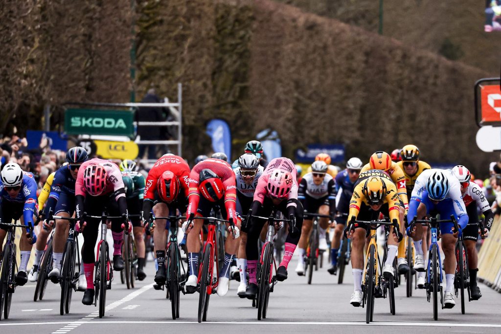 Mads Pedersen impose sa puissance &agrave; Fontainebleau sur la 2e &eacute;tape de Paris-Nice
