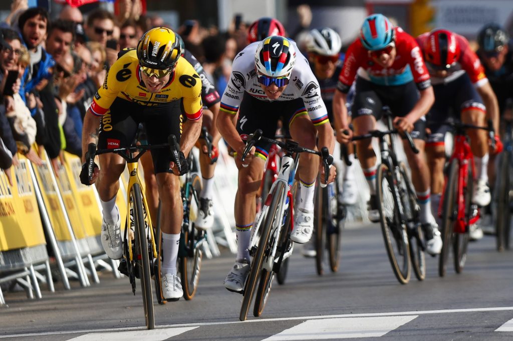 Primoz Roglic devant Remco Evenepoel sur la 1e &eacute;tape du Tour de Catalogne