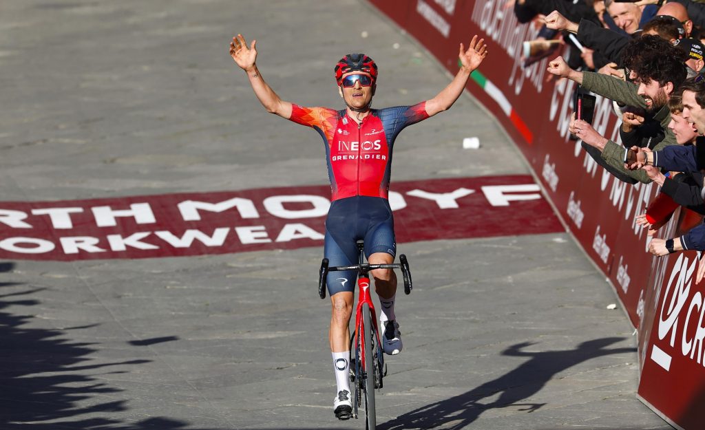 L&rsquo;exploit de Tom Pidcock sur les Strade Bianche