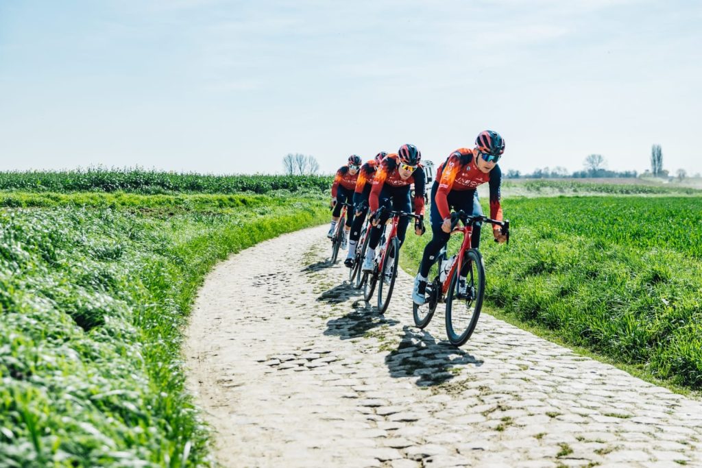Les INEOS Grenadiers visent la victoire avec Filippo Ganna sur Paris-Roubaix 2023