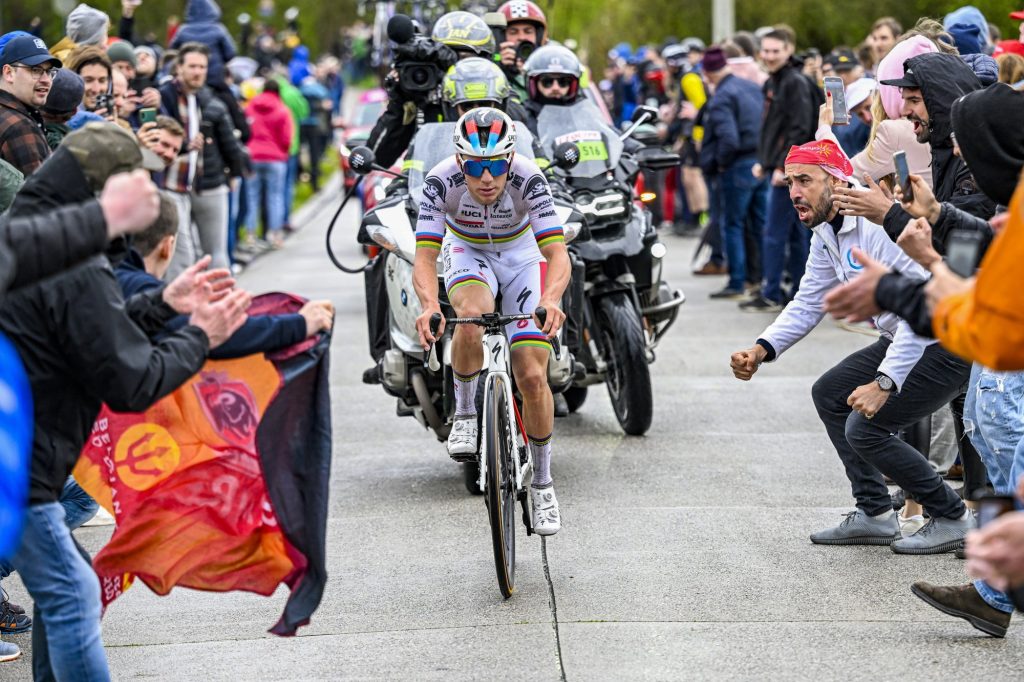 Remco Evenepoel : &laquo;&nbsp;J&rsquo;envoie toutes mes forces &agrave; Pogačar&nbsp;&raquo;