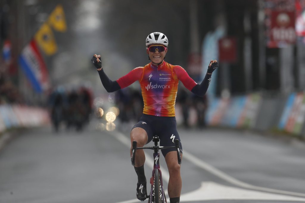 Demi Vollering s&rsquo;impose enfin sur l&rsquo;Amstel Gold Race Femmes