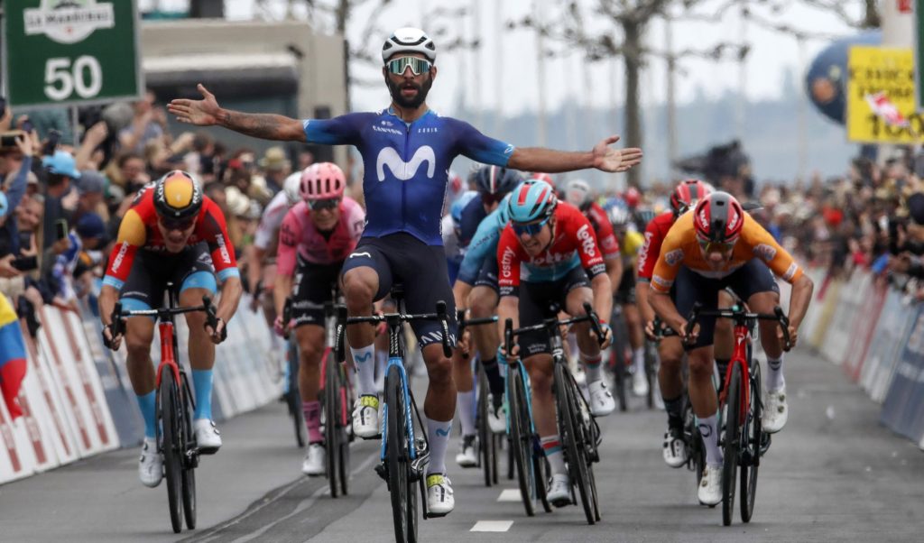 Fernando Gaviria d&eacute;boule dans les rues de Gen&egrave;ve au Tour de Romandie