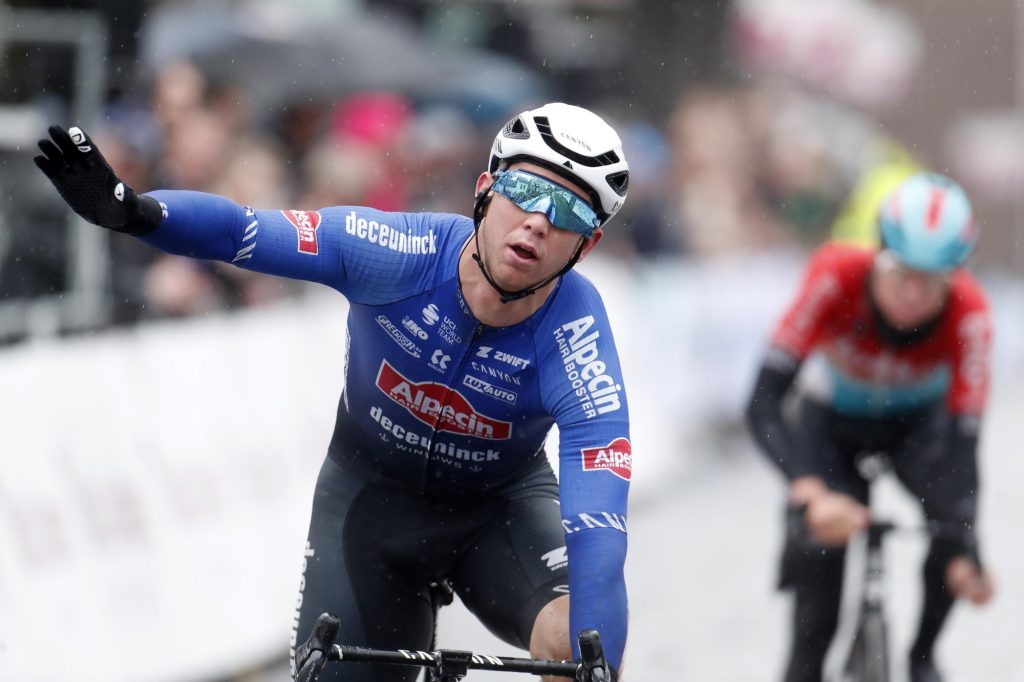 Kaden Groves au dessus du lot sur la Volta Limburg Classic