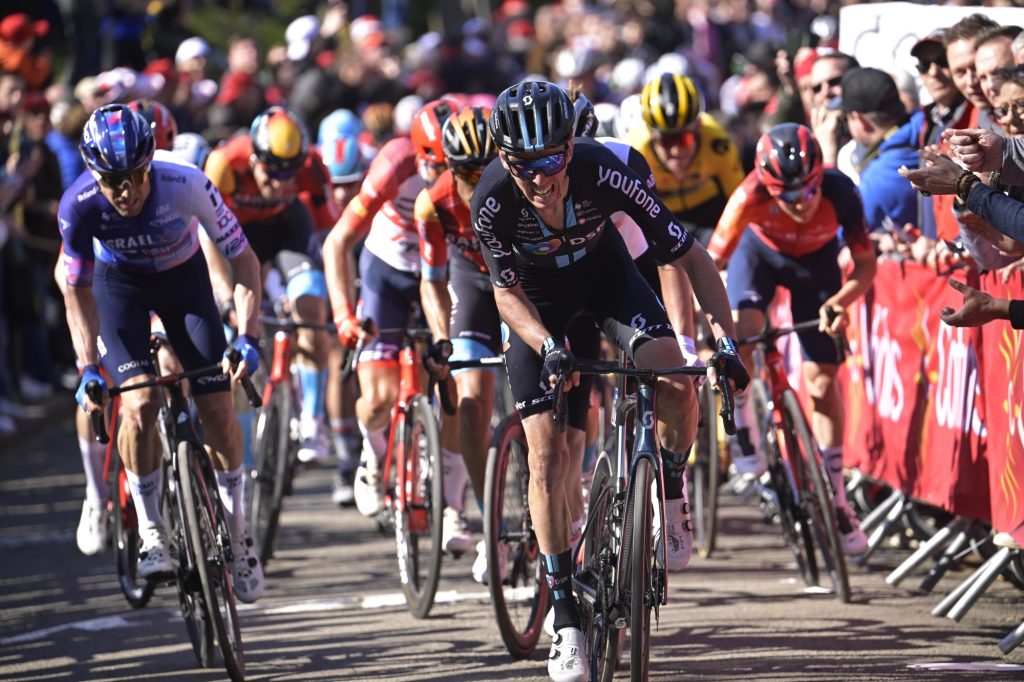 Romain Bardet file vers Li&egrave;ge-Bastogne-Li&egrave;ge avec ambitions