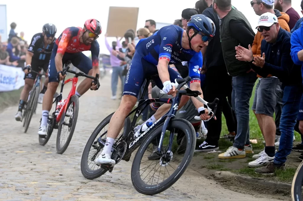 Groupama-FDJ avec Stefan K&uuml;ng et Laurence Pithie pour Paris-Roubaix