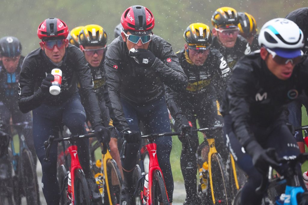 La 13e &eacute;tape du Giro 2023 rabot&eacute;e &agrave; 74km, la faute &agrave; la m&eacute;t&eacute;o