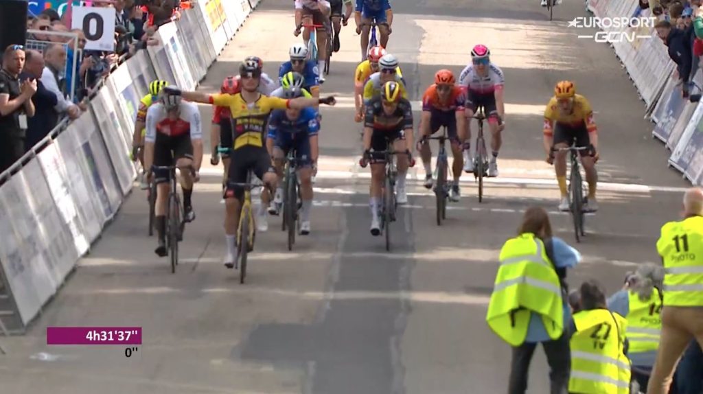 Olav Kooij remporte la 1e &eacute;tape chaotique des 4 Jours de Dunkerque