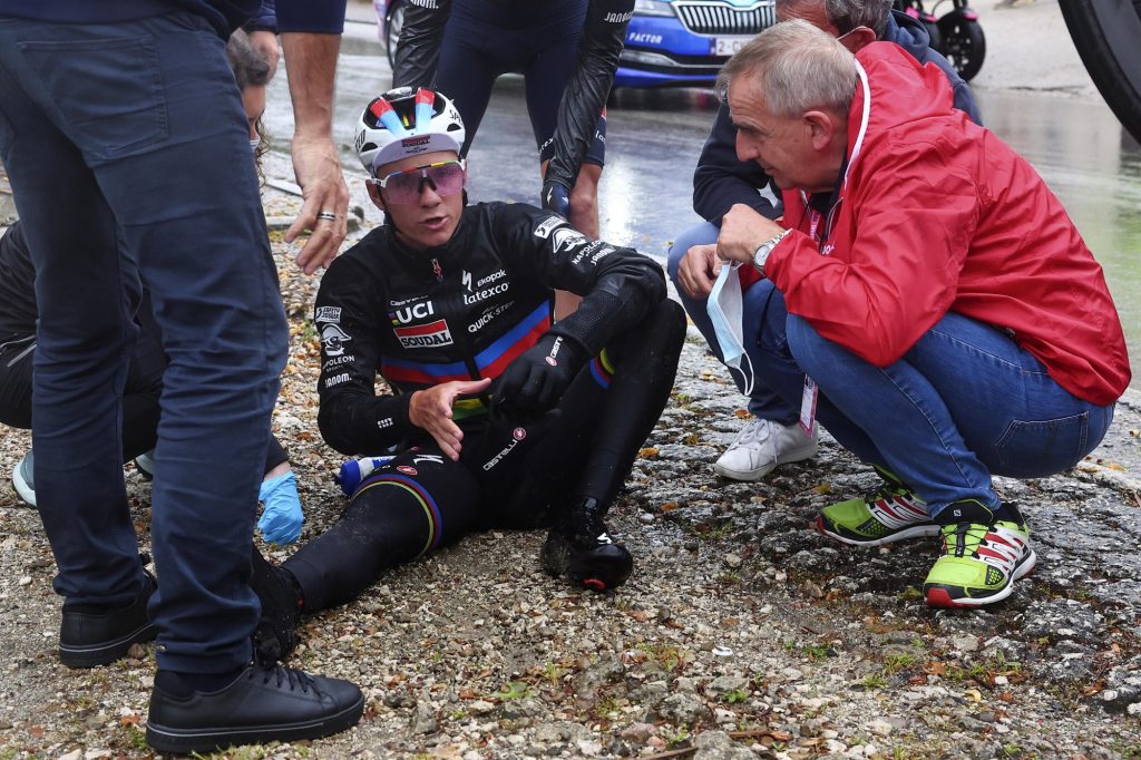 Remco Evenepoel chute lourdement sur la 5e &eacute;tape du Giro 2023