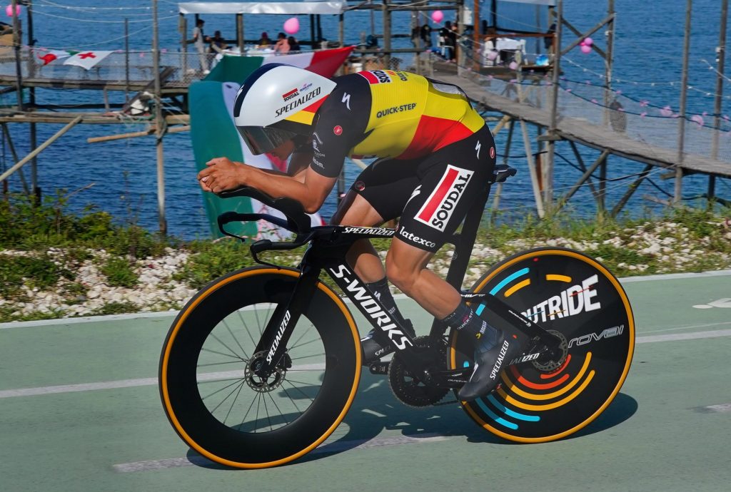 Remco Evenepoel frappe un grand coup d&egrave;s la 1e &eacute;tape du Giro 2023