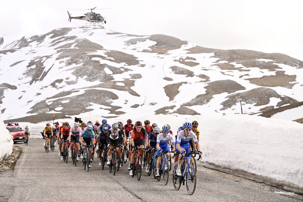 L&rsquo;UCI r&eacute;agit &agrave; l&rsquo;utilisation d&rsquo;h&eacute;licopt&egrave;res pour &eacute;vacuer les coureurs du Giro 2023