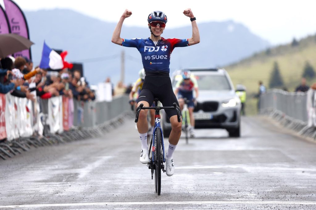 Marta Cavalli rena&icirc;t &agrave; Hautacam sur la 2e &eacute;tape du Tour des Pyr&eacute;n&eacute;es