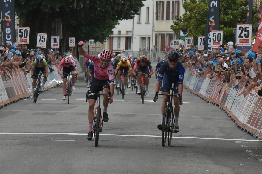 Simon Carr gagne la derni&egrave;re &eacute;tape de la Route d&rsquo;Occitanie, Michael Woods garde son titre