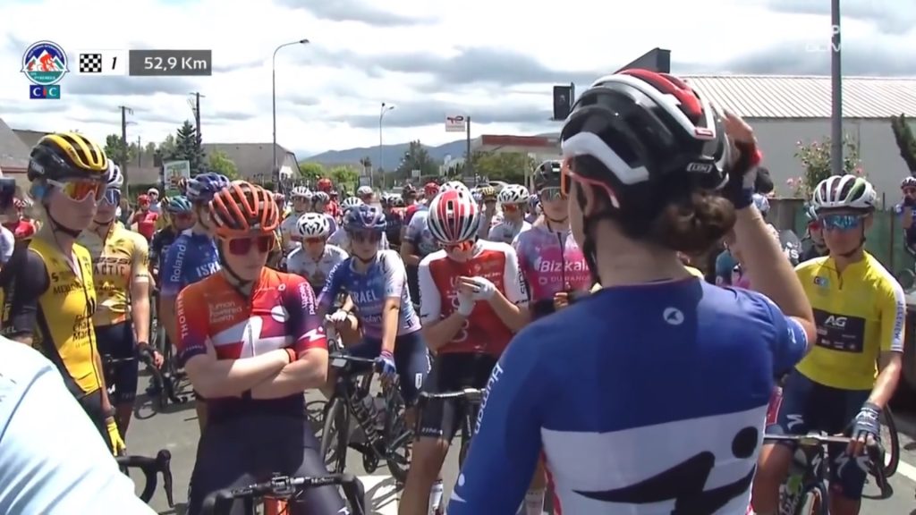 Les coureuses expriment leur ras-le-bol sur le Tour des Pyr&eacute;n&eacute;es suite aux voitures sur la route