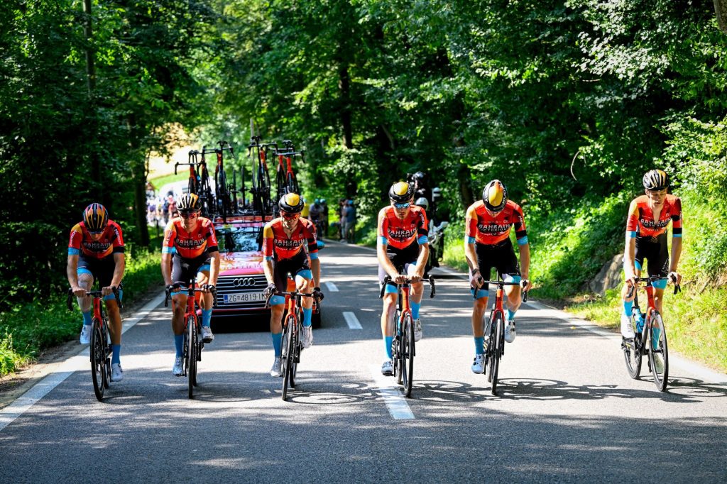 Bahrain Victorious renonce au Tour de Suisse apr&egrave;s le d&eacute;c&egrave;s de Gino M&auml;der
