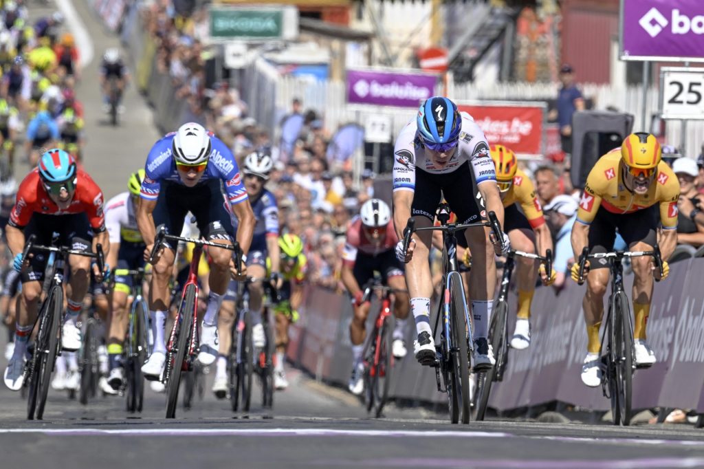 Fabio Jakobsen devant van der Poel sur la 2e &eacute;tape du Tour de Belgique