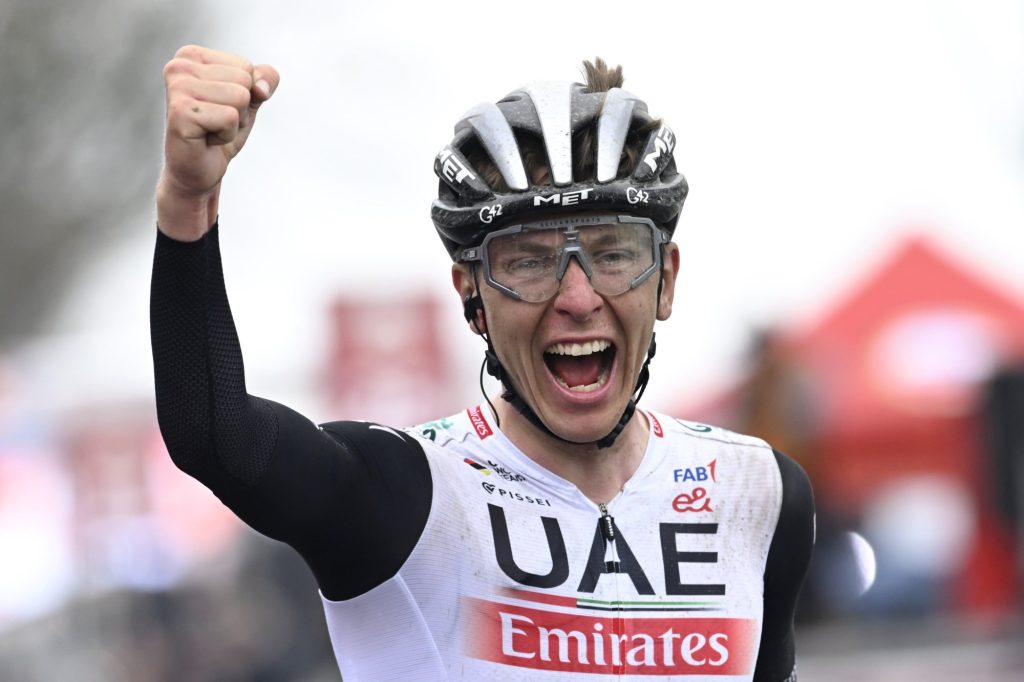 UAE Team Emirates autour de Tadej Pogacar sur le Tour de France