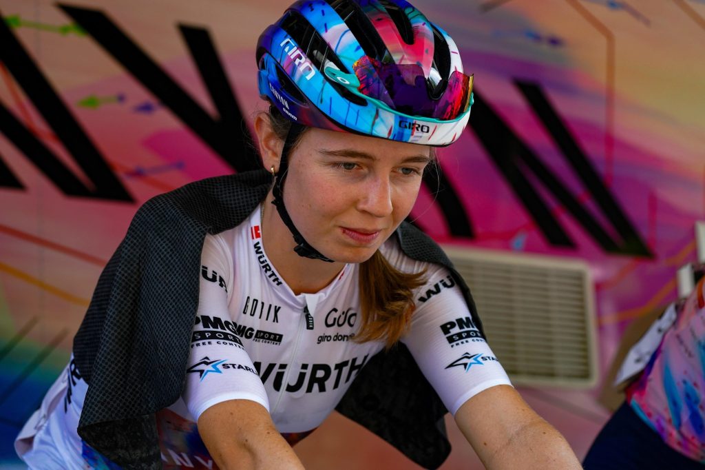 Antonia Niedermaier touch&eacute;e aux dents suite &agrave; sa chute sur le Giro Donne