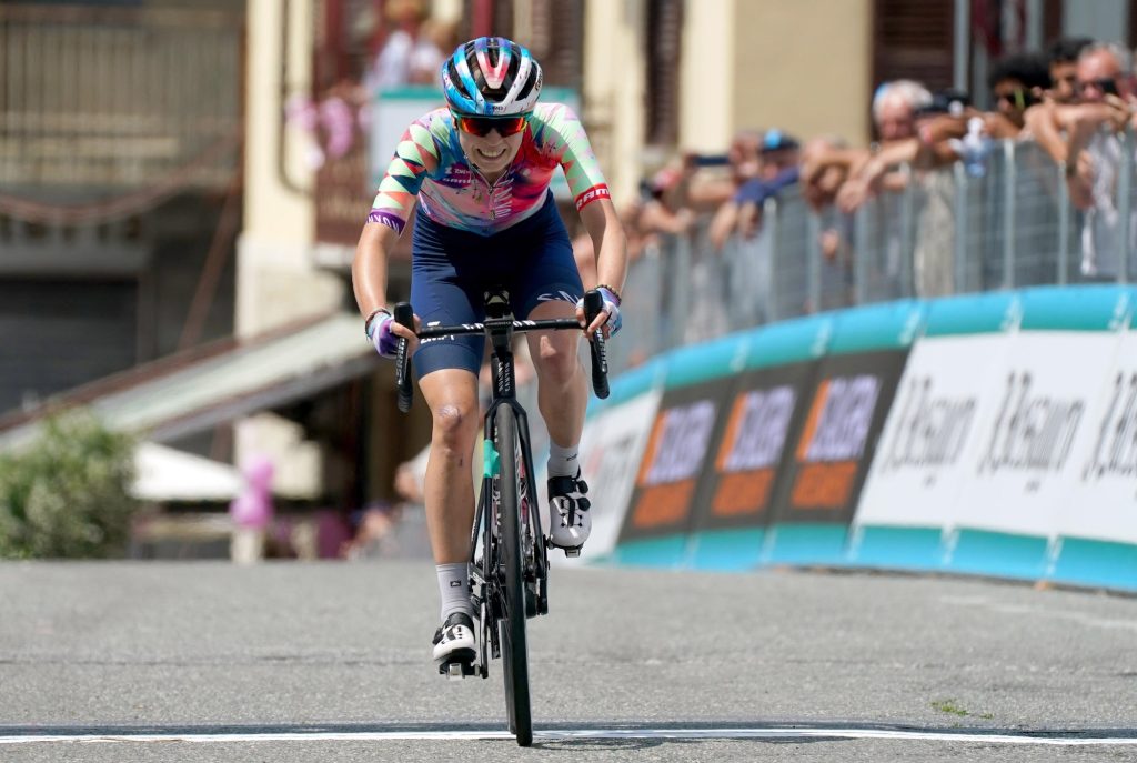 Niedermaier r&eacute;siste, van Vleuten creuse sur le Giro Donne