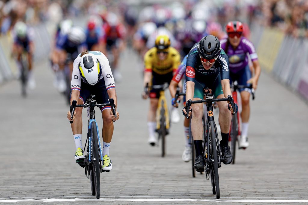 Jelena Erić gagne la derni&egrave;re &eacute;tape, le g&eacute;n&eacute;ral pour Lucinda Brand