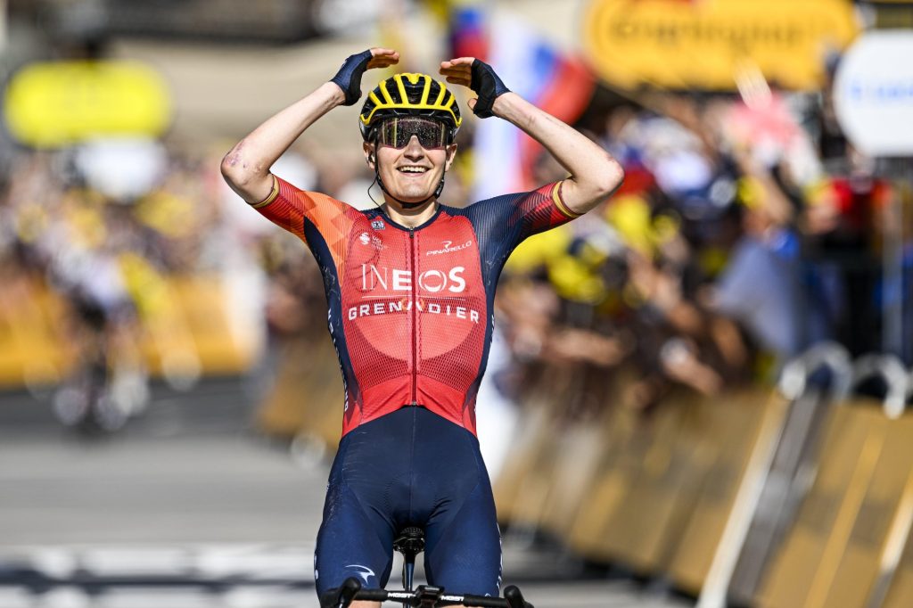 Carlos Rodriguez profite du marquage Vingegaard-Pogacar &agrave; Morzine