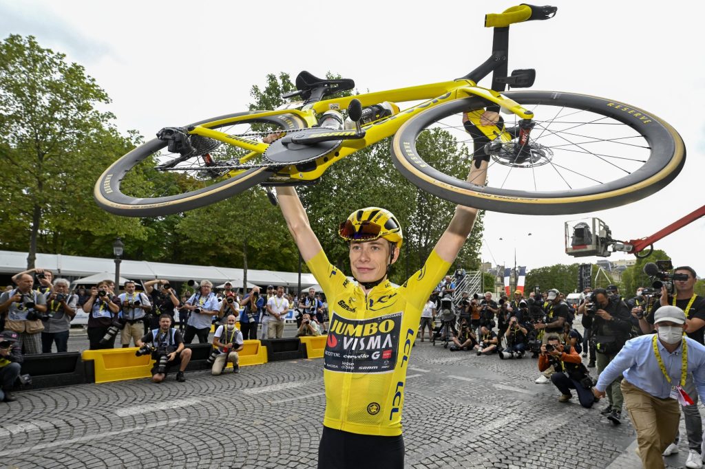 Jonas Vingegaard victoire finale Tour de France 2023 Champs-Elys&eacute;es