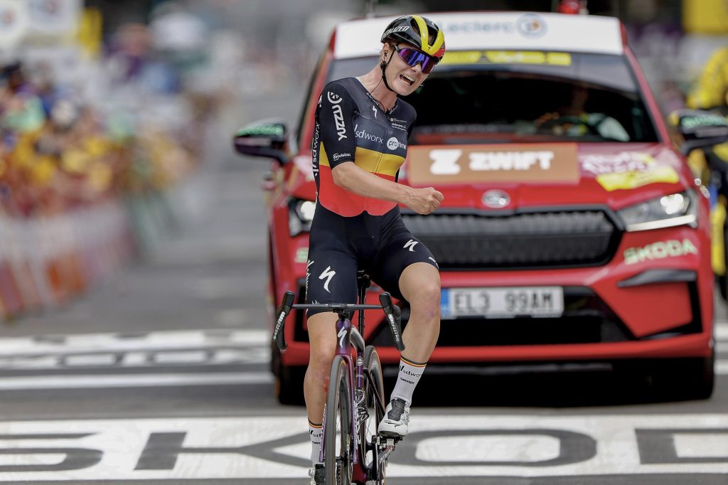 Lotte Kopecky sans concurrence sur la 1e &eacute;tape du Tour de France Femmes
