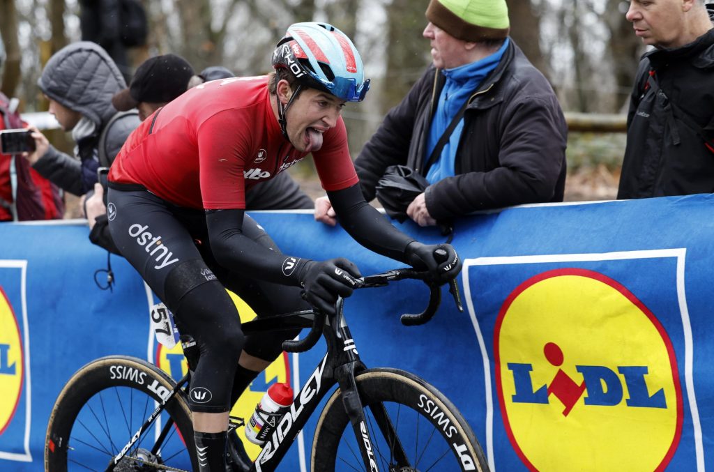 Un coureur de l&rsquo;&eacute;quipe Lotto Dstny gravement bless&eacute; dans un accident