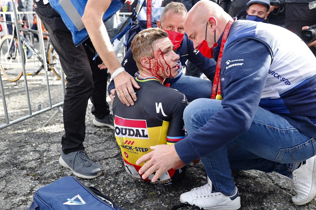 L&rsquo;incroyable chute de Remco Evenepoel sur la 3e &eacute;tape de La Vuelta en vid&eacute;o