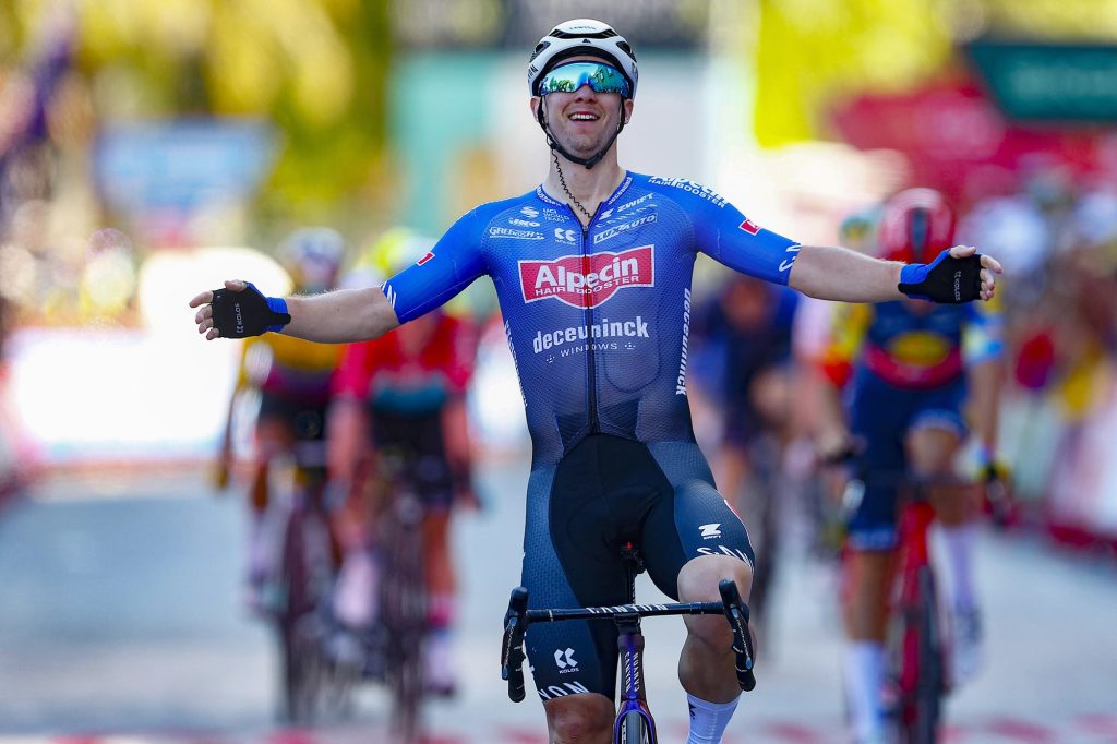 Kaden Groves l&egrave;ve les bras &agrave; Tarragone sur La Vuelta