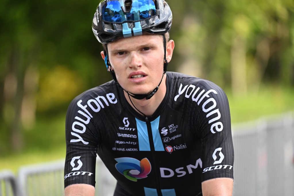 Oscar Onley se fracture la clavicule sur La Vuelta