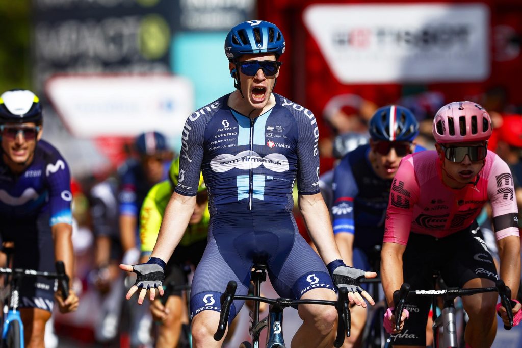 Alberto Dainese &eacute;vite la chute et remporte la 19e &eacute;tape de La Vuelta