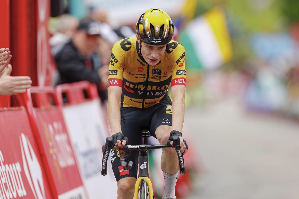 Jonas Vingegaard l&rsquo;emporte et se rapproche du maillot rouge de La Vuelta