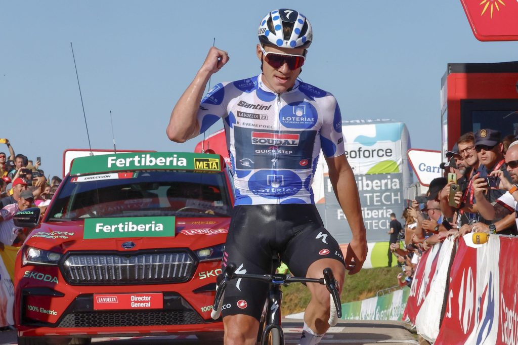 Remco Evenepoel voit triple sur La Vuelta, Kuss toujours en rouge