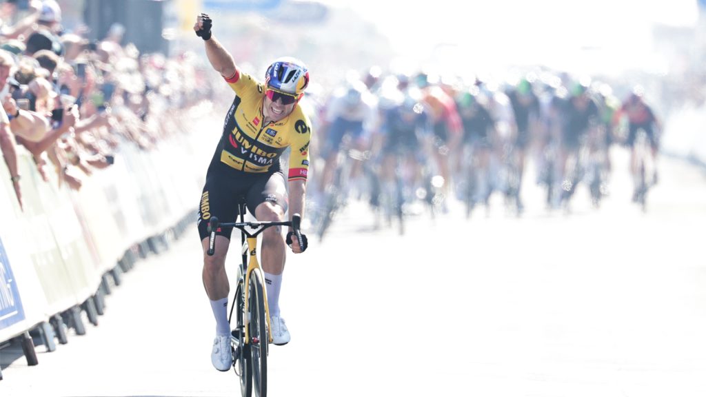 Wout van Aert fait le coup du kilom&egrave;tre sur la 5e &eacute;tape du Tour de Grande-Bretagne