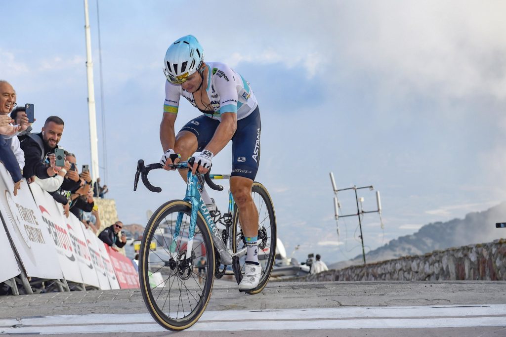 Alexey Lutsenko remporte l&rsquo;&eacute;tape reine du Tour de Turquie au sommet